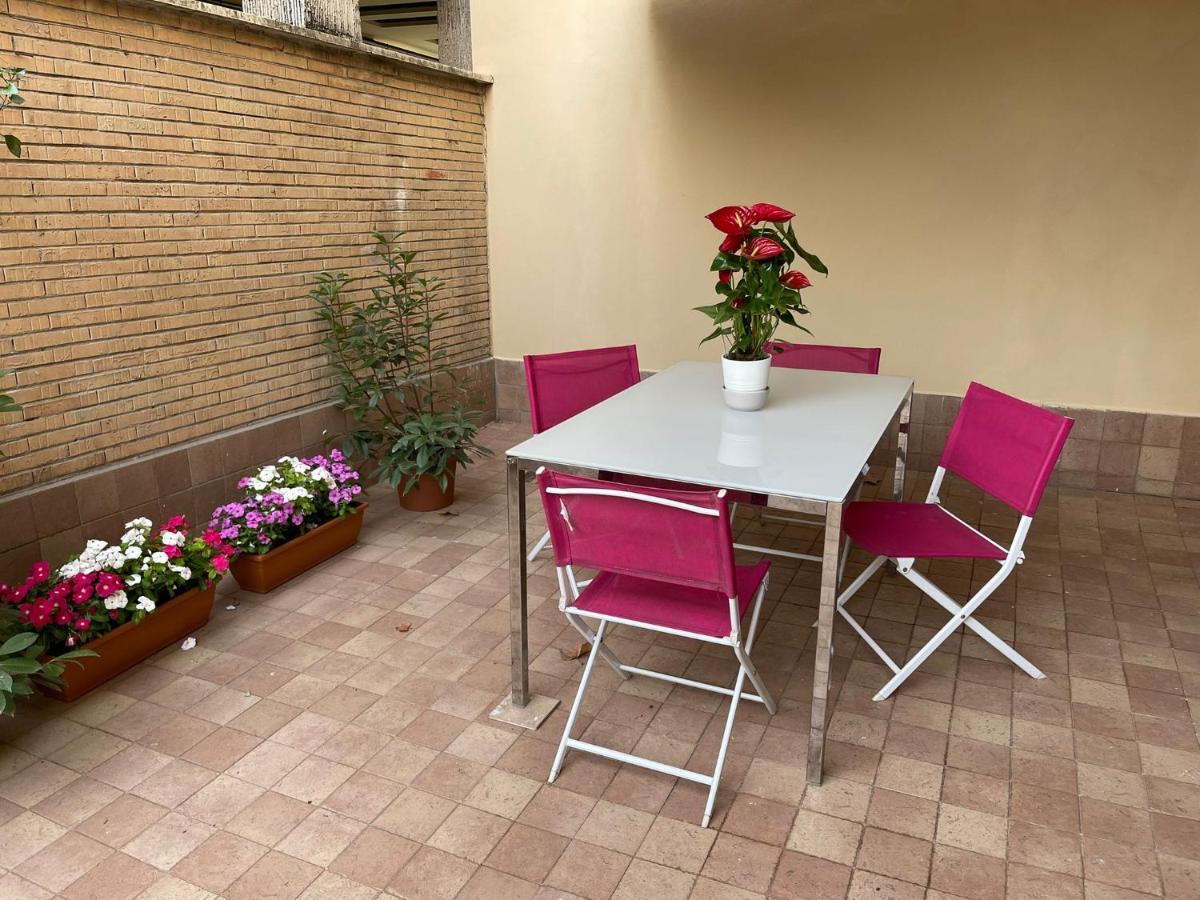 Flowers In Roma Dış mekan fotoğraf